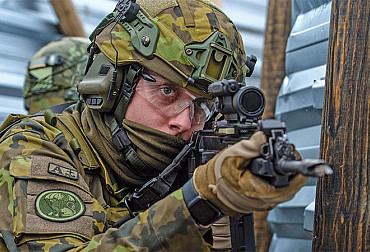 Trenches and improvised field fortifications are once again of crucial importance on the modern battlefield