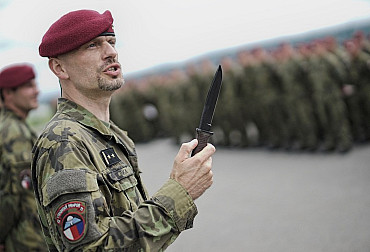 The Chrudim Paratroopers Took over the First Charon Attack Knives